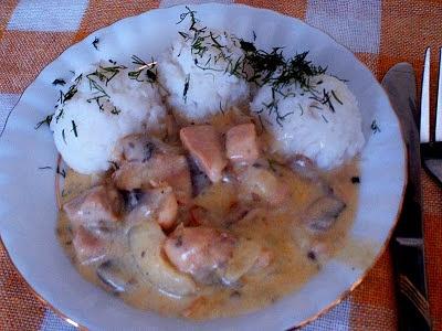 Potrawka z kurczaka w sosie pieczarkowym