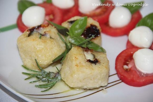 Jaglane kluski caprese
