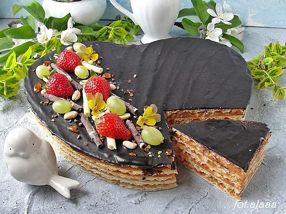 Torcik waflowy z masą grylażową