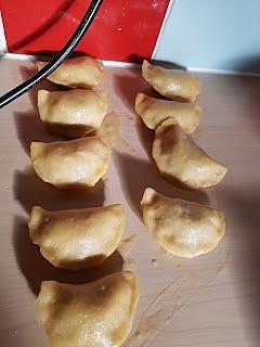 Pierogi z mięsem pieczone w piekarniku