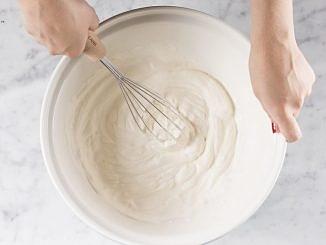 Jak piec wygodnie i szybko? Przybory kuchenne niezbędne podczas pieczenia ciast