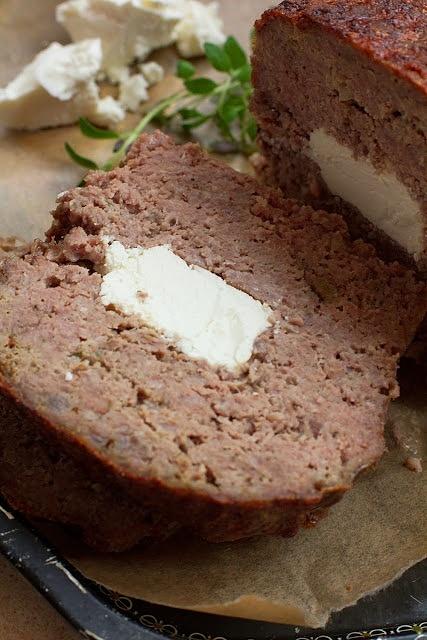 Pieczeń rzymska z serem feta i tymiankiem