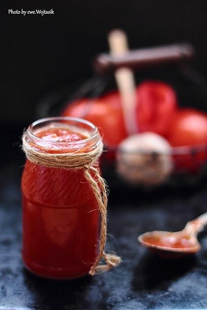 Domowy ketchup z pomidorów habanero, cebuli i czosnku