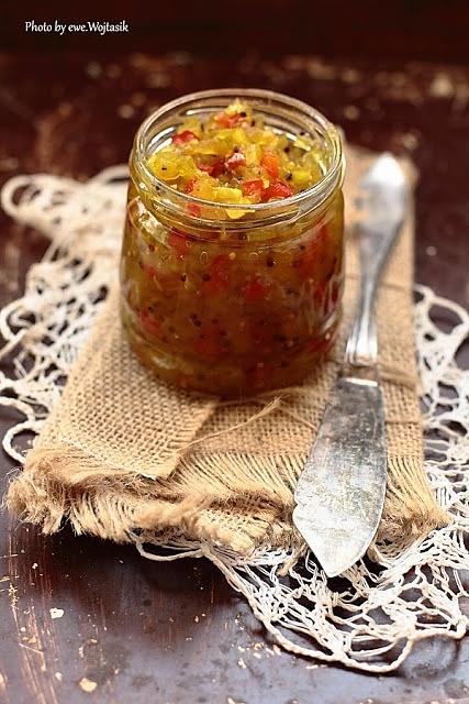 Relish z cukinii i czerwonej papryki z gorczycą i kurkumą