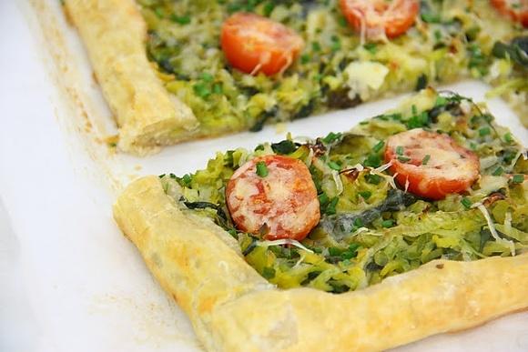 Tarta z porem, rukolą i dwoma serami