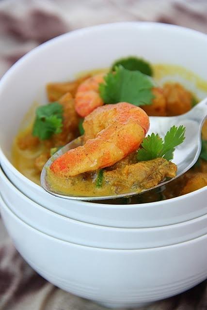 Madras curry z krewetkami i dorszem