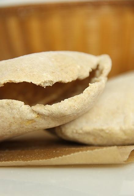 Pszenno-razowy chlebek pita