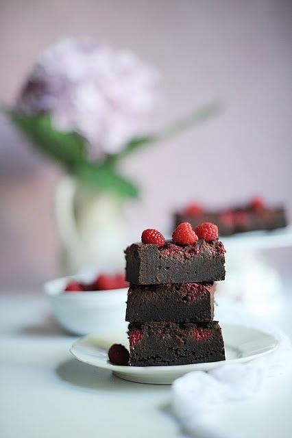 Gorzkie brownie z malinami