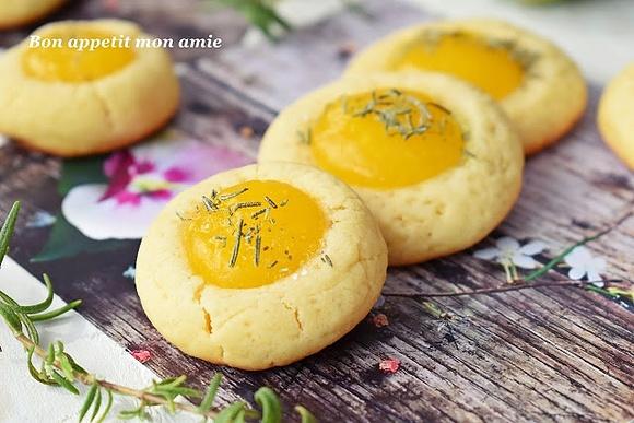 Ciasteczka thumbprints z mango i cukrem rozmarynowym