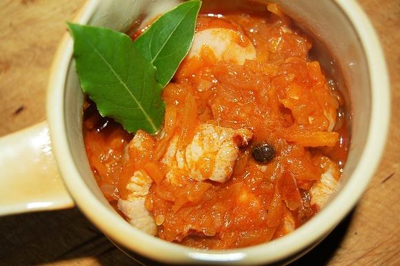 Bigos z cukinii z karkówką i kiełbasą