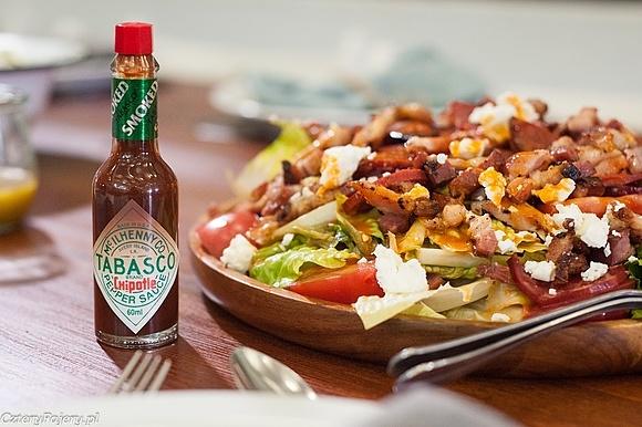 Grillowana sałata rzymska z boczkiem i chorizo