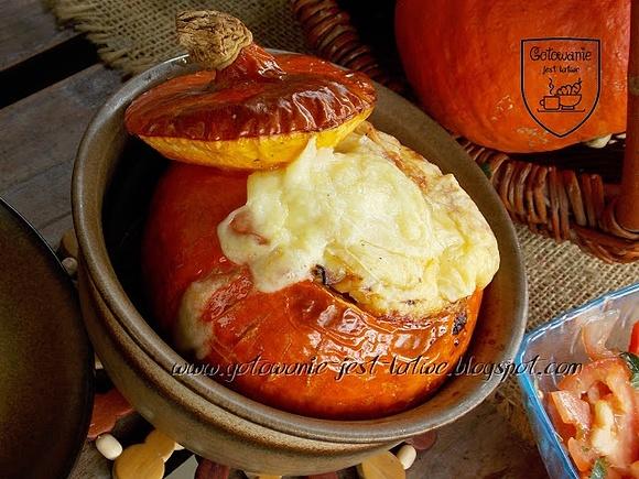 Dynia hokkaido faszerowana kaszą bulgur i kurczakiem