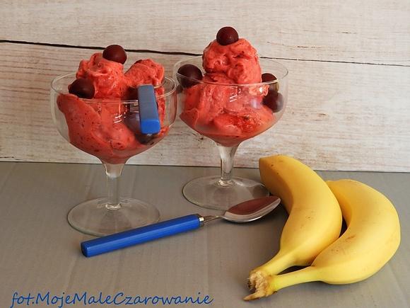 Wiśniowe lody z bananami - szybki przepis na letnie desery