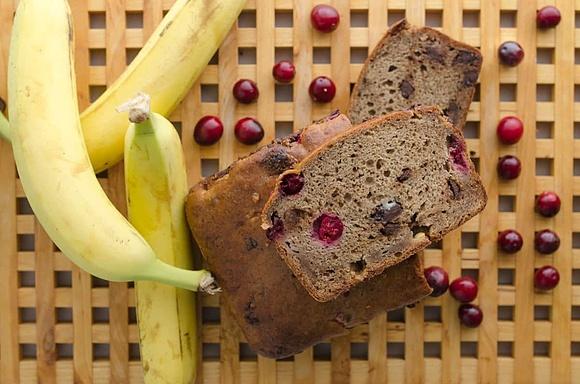 Chlebek bananowy z żurawiną