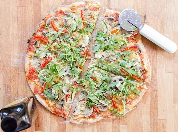 Pizza z pieczarkami