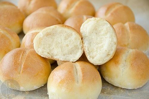 Mini bułeczki maślane - łatwy przepis na domowe pieczywo