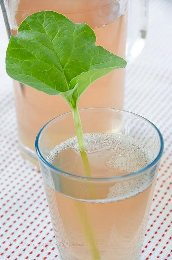 Kompot rabarbarowo-imbirowy