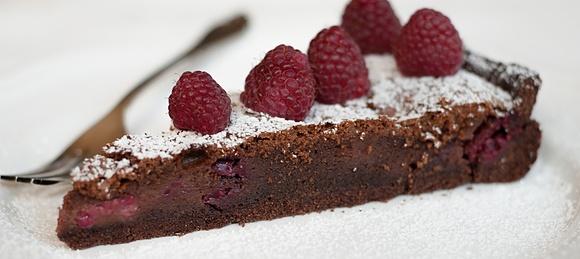 Tarta czekoladowa z malinami