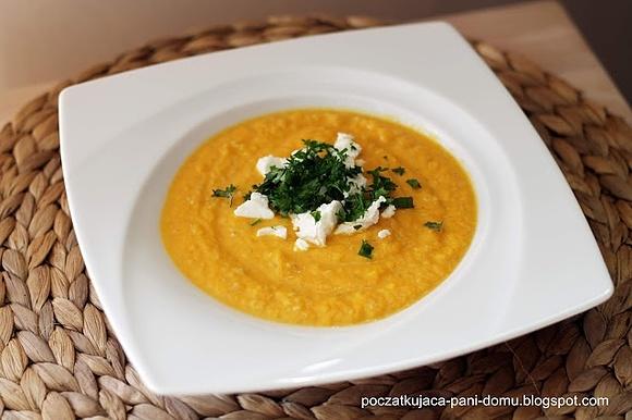 Zupa marchewkowa z fetą i quinoa