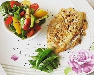 Kotlet drobiowy zapiekany z serem i migdałami