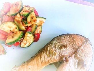 Łosoś z warzywnym ratatouille w 15 minut