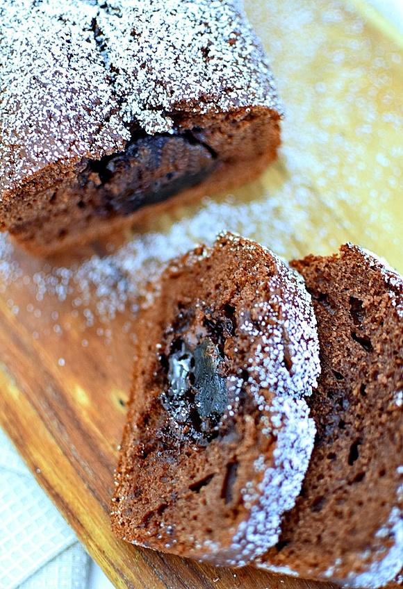 Ciasto jogurtowe ze śliwkami w czekoladzie