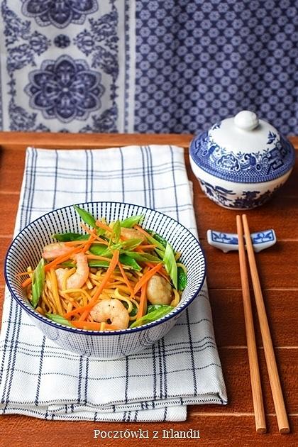 Chow mein z krewetkami