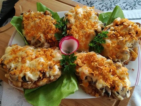 Kotlety schabowe z pieczarkami i Lay’s paprykowymi