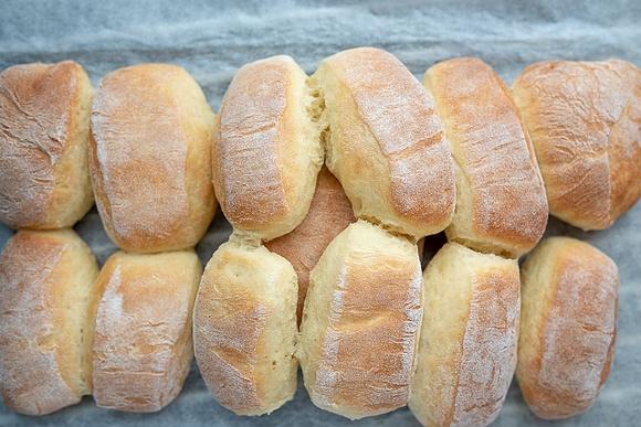 Bułki na kefirze - szybkie i łatwe pieczywo na śniadanie