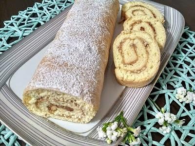 Rolada biszkoptowa z jabłkami