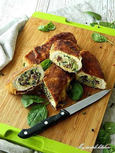 Rolady drobiowe ze szpinakiem serem feta i suszonymi pomidorami