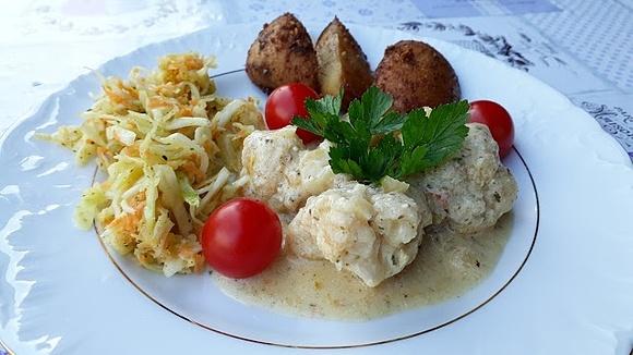 Pieczone ziemniaki z kalafiorem w sosie