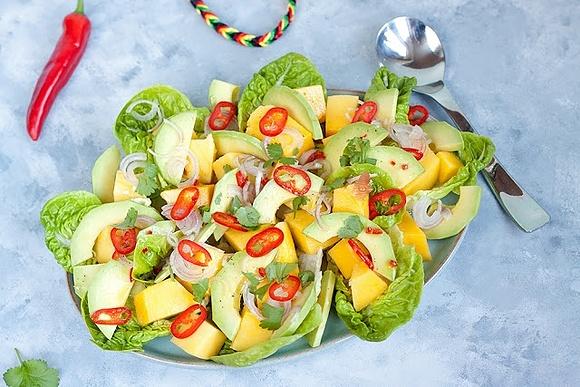 Karaibska sałatka z mango i awokado