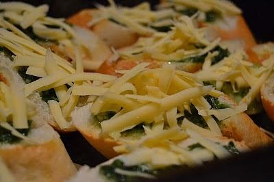 Grzanki z pesto bazyliowym