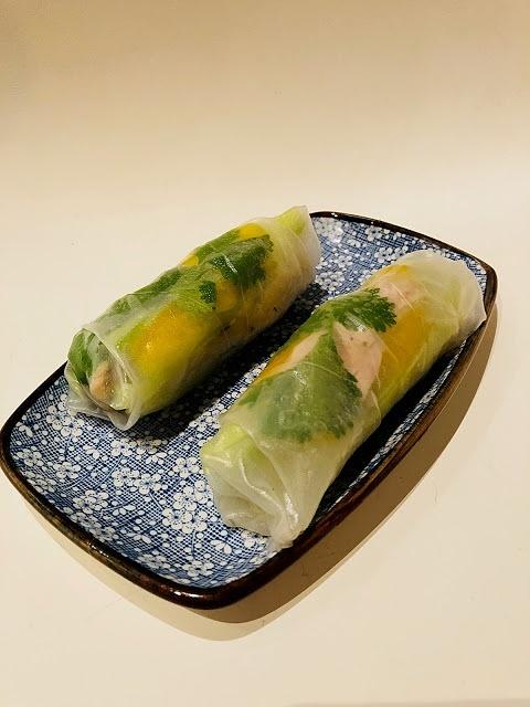 Summer rolls z resztek kurczaka, warzyw i kolendry