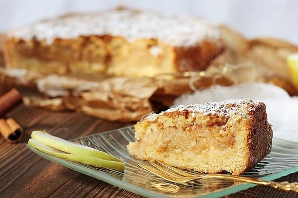 Szarlotka z cynamonem na ciasto kruche z jabłkami