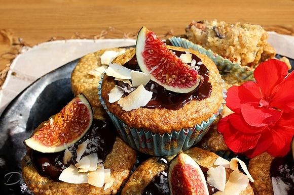 Orzechowo-kokosowe muffiny z figami i polewą czekoladową