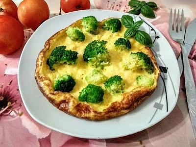 Omlet z serem i brokułami
