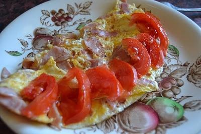 Omlet z serem i szynką na śniadanie