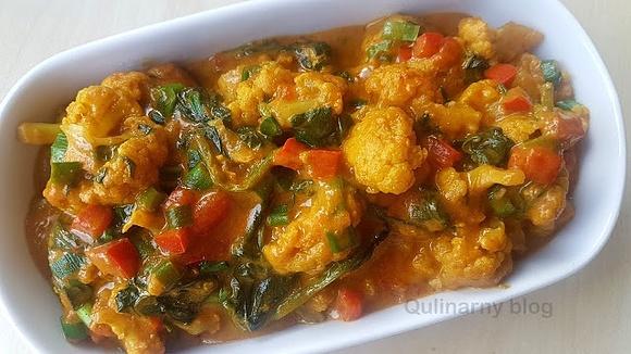 Curry z kalafiora i szpinaku