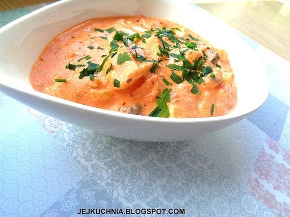 Kurczak z pieczarkami w sosie pomidorowym i mascarpone