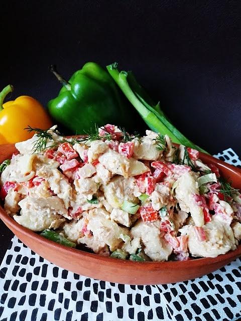 Sałatka z tortellini i kurczakiem