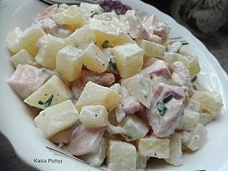Sałatka z wędzonym kurczakiem