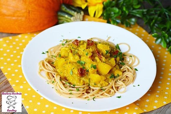 Spaghetti z kurczakiem i dyniowym sosem
