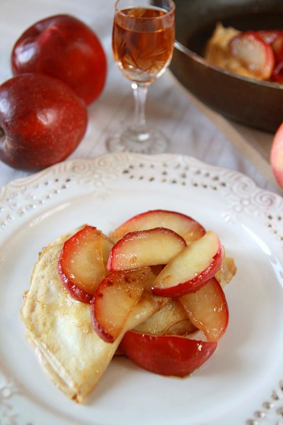 Jabłkowe crêpes Suzette
