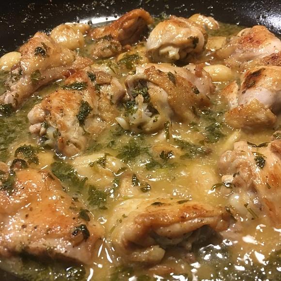 Pollo al ajillo