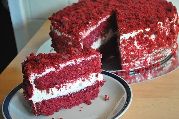 Red velvet cake - klasyczny amerykański tort o intensywnej czerwonej barwie
