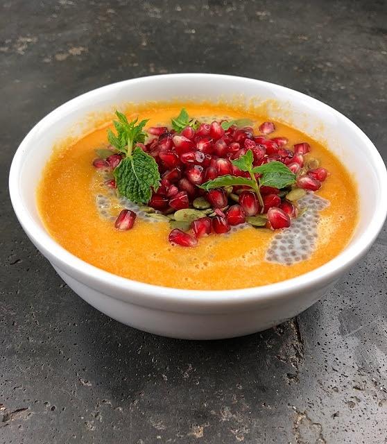 Smoothie bowl marchwiowo-imbiorn z chia