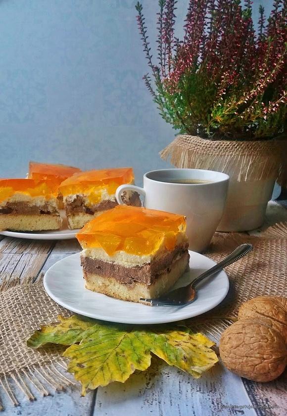 Ciasto Ambasador z masą czekoladową, bakaliami i galaretką