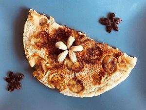 Naleśnik owsiany z bananem i serem żółtym